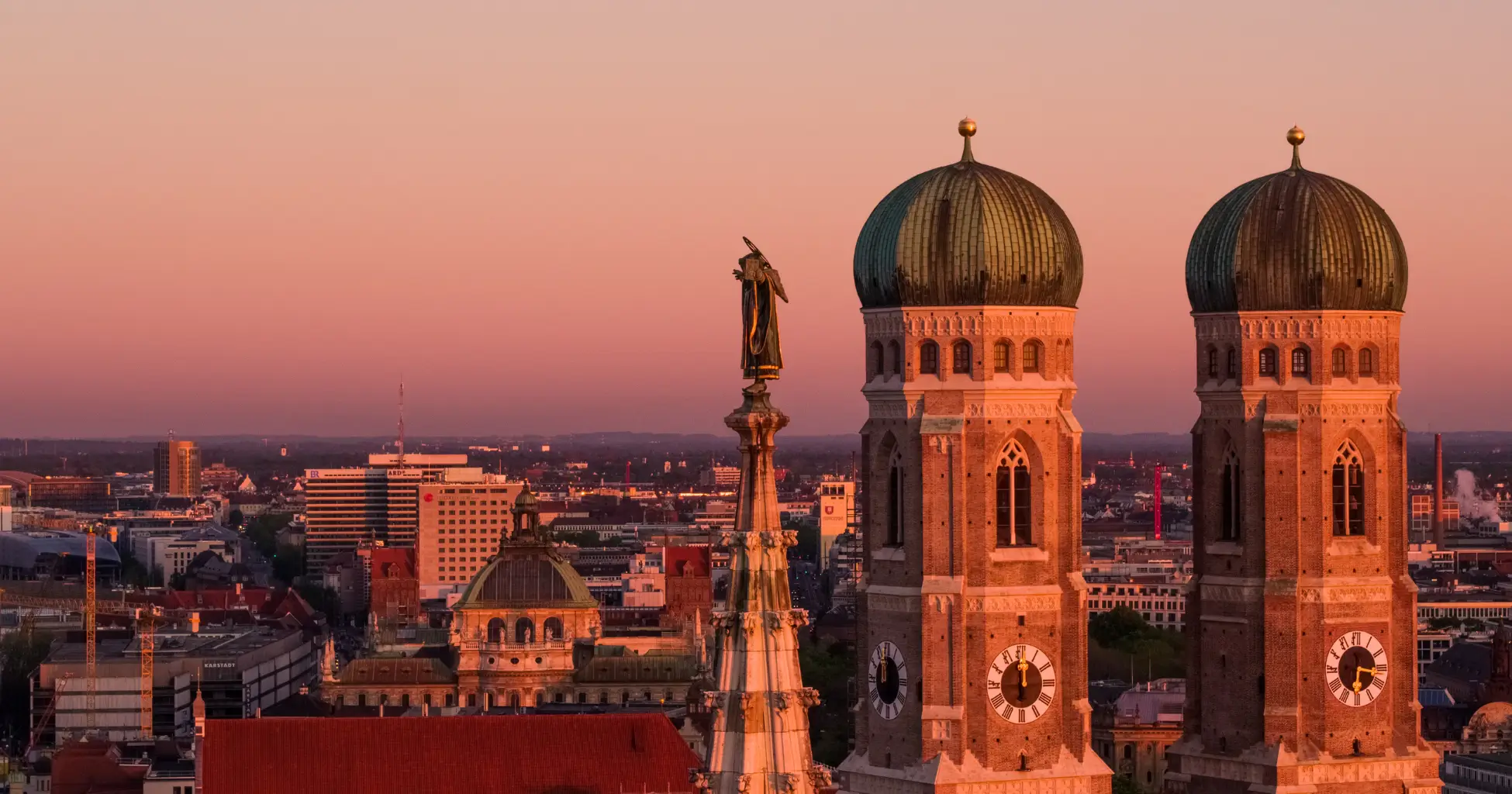 München Altstadt mit Frauenkirche – Blick über die Stadt